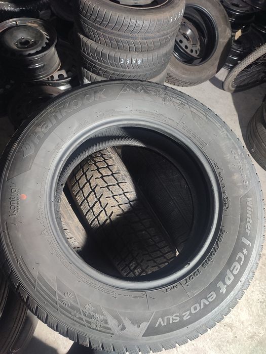 Шини 215/70R16 hankook, roadstone
