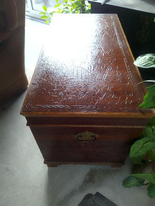 Arca baú de madeira.