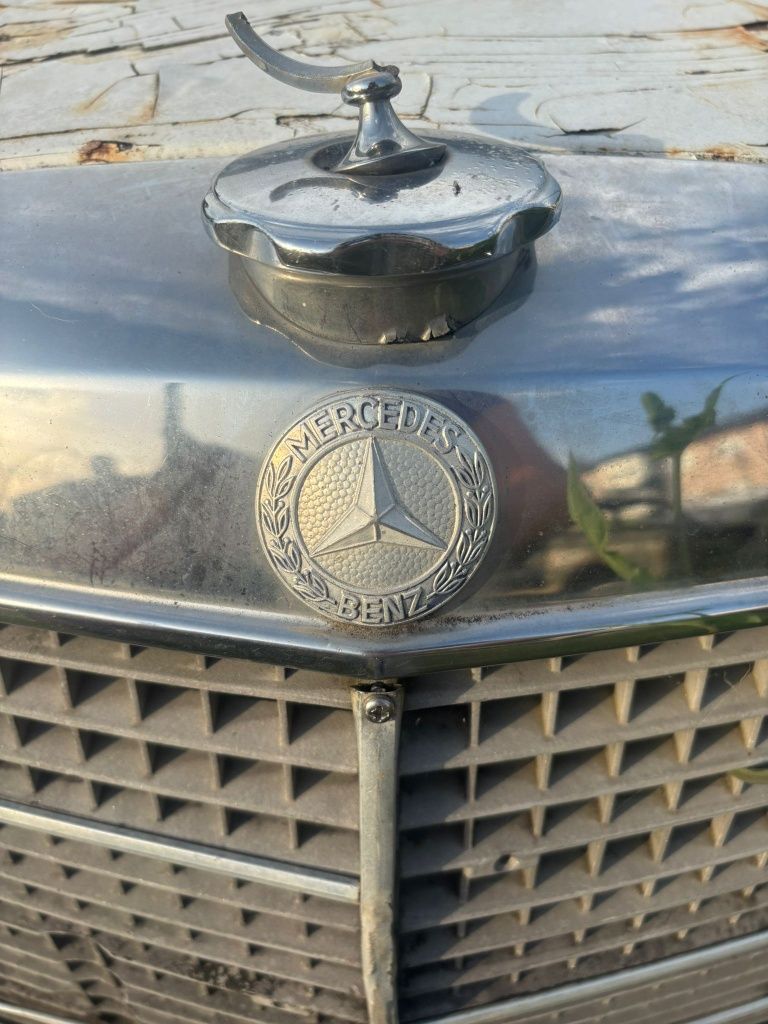 Mudelo:Mercedes 220