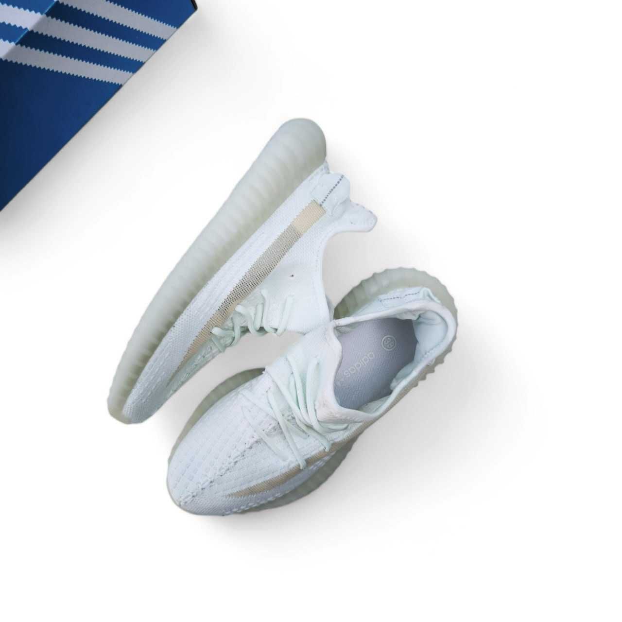 Жіночі кросівки Adidas YEEZY BOOST 350 V2 білі з м'ятним