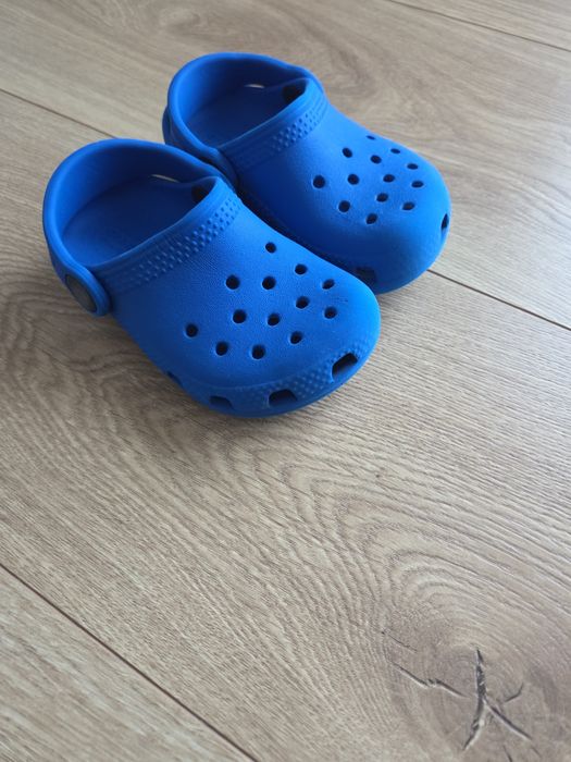Laczki crocs c6 rozmiar 22-23