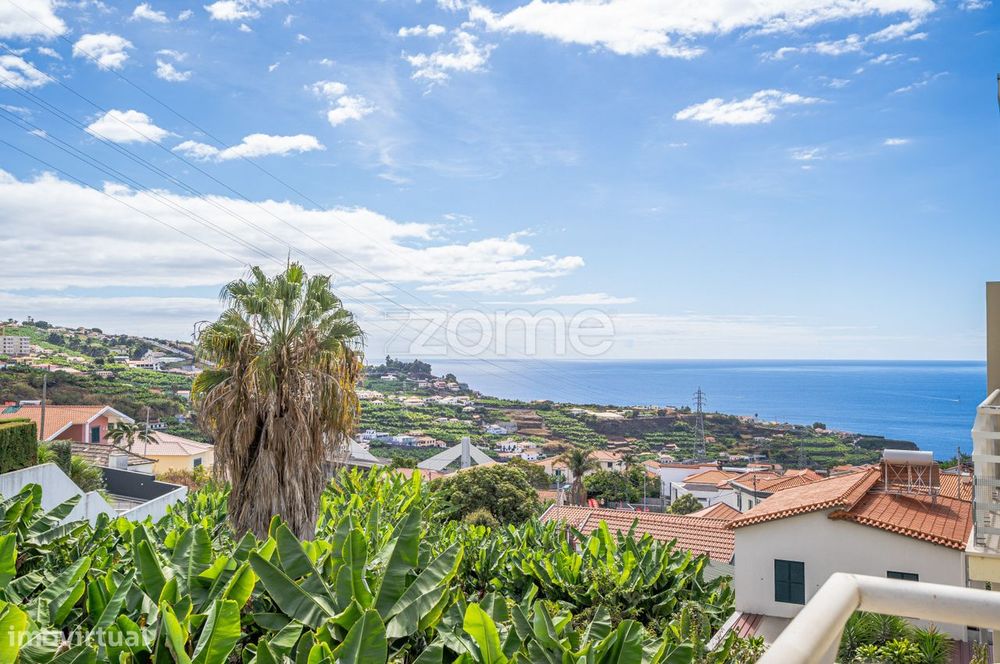 Apartamento T2 na Lourencinha com Vista Mar e Estacionamento Privado