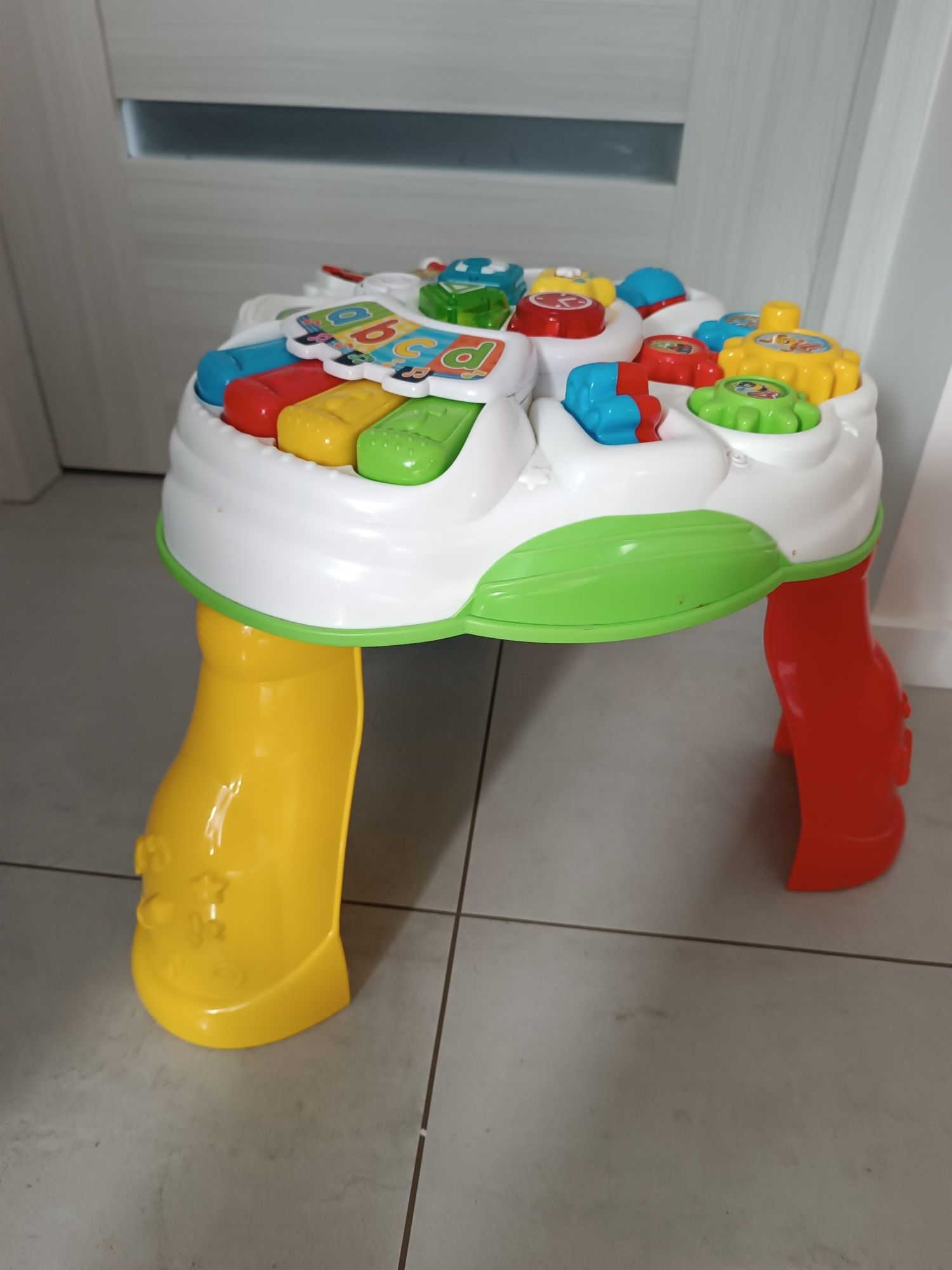 Clementoni Stolik Edukacyjny mówi i gra po polsku sensoryczny pianinko