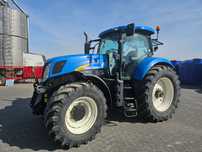 New Holland T7030  New Holland 7030