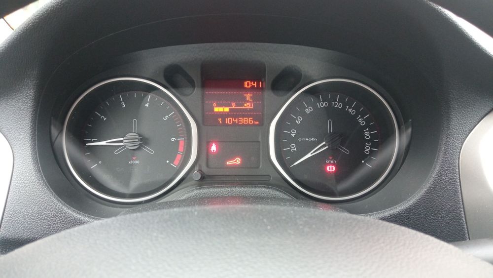 Продам авто, куплене новим в автосалоні.