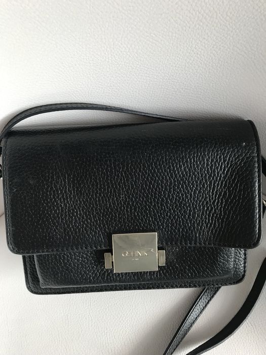 Czarna torebka  listonoszka skórzana  Ochnik