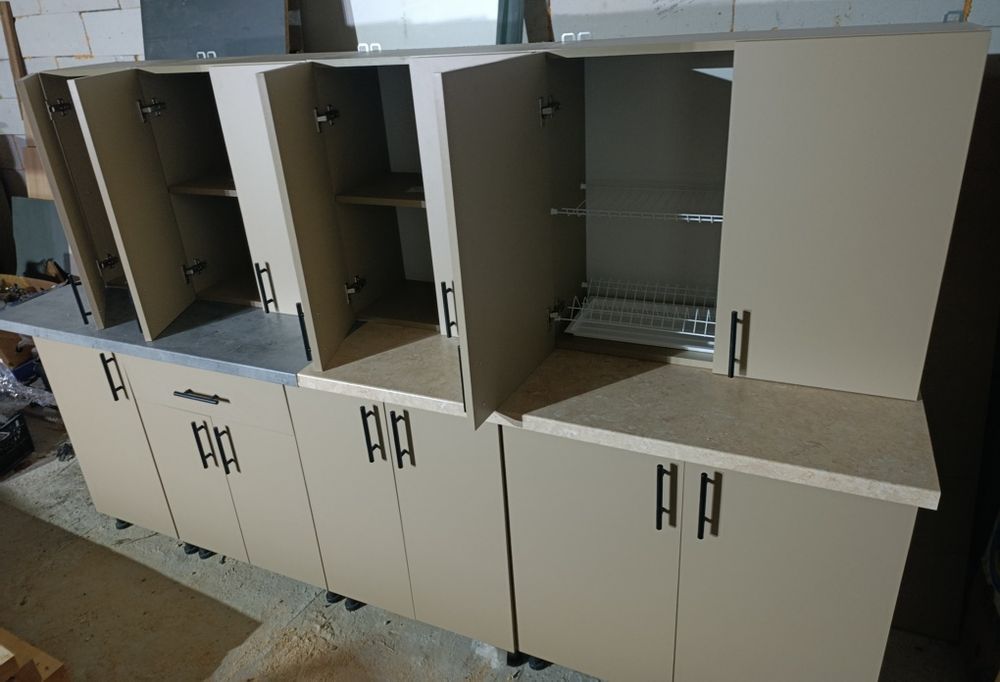 Кухня в зібрано у вигляді нова