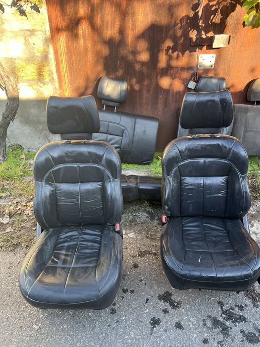 Протдам сиденья на ввтомобиль Jeep Cherokee