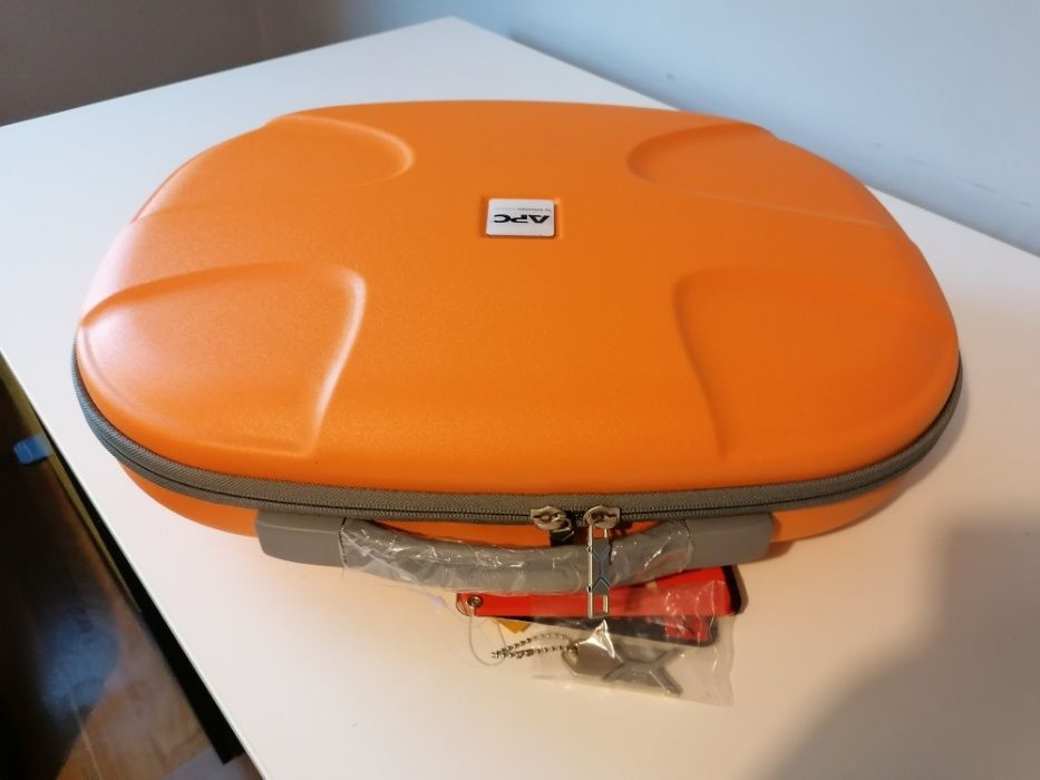Pancerna walizka APC na laptop, ultra lekka!