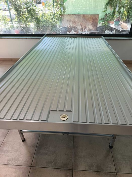 Mesa para rega e exposição de plantas