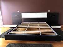 Cama de casal com mesas de cabeceira e cómoda