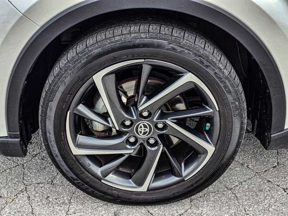 Toyota C-HR LE      2020