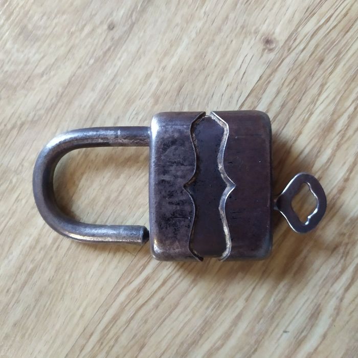 Stara kłódka sprawna Walentynki