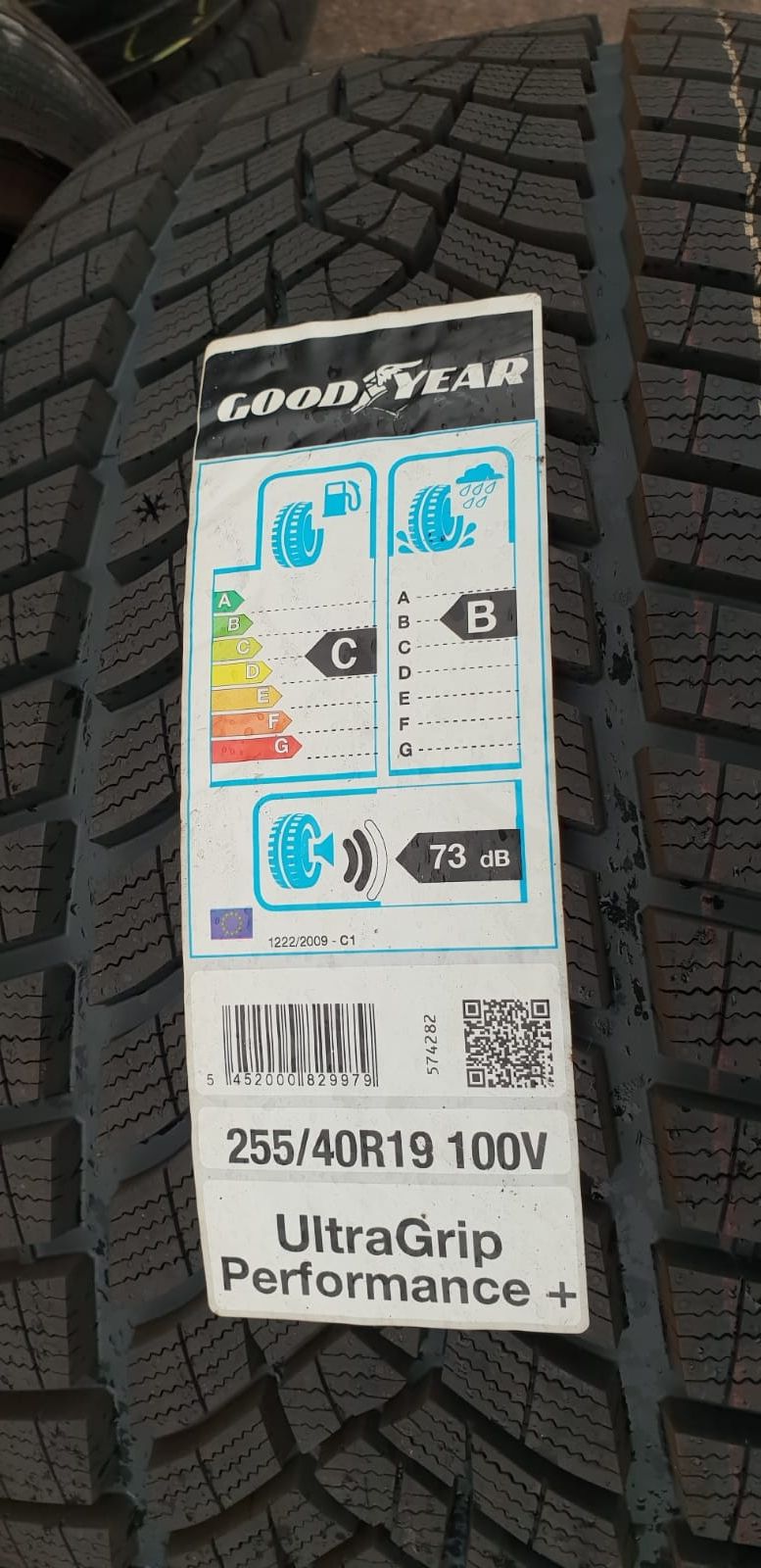 Nowe opony zimowe 255/40r19 XL Goodyear para +Gratis