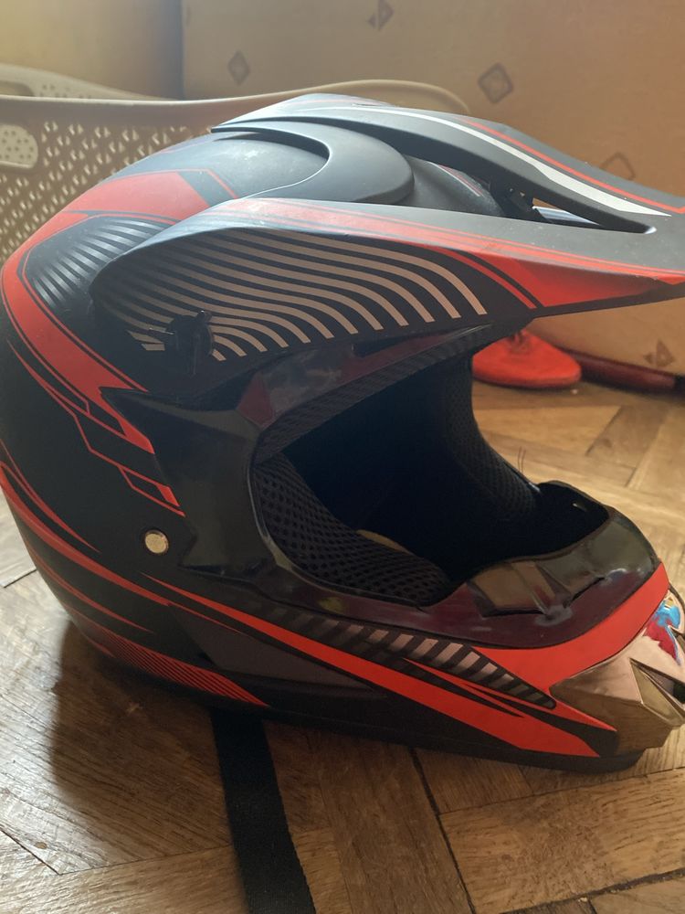 Kask full face  czarno-czerwony