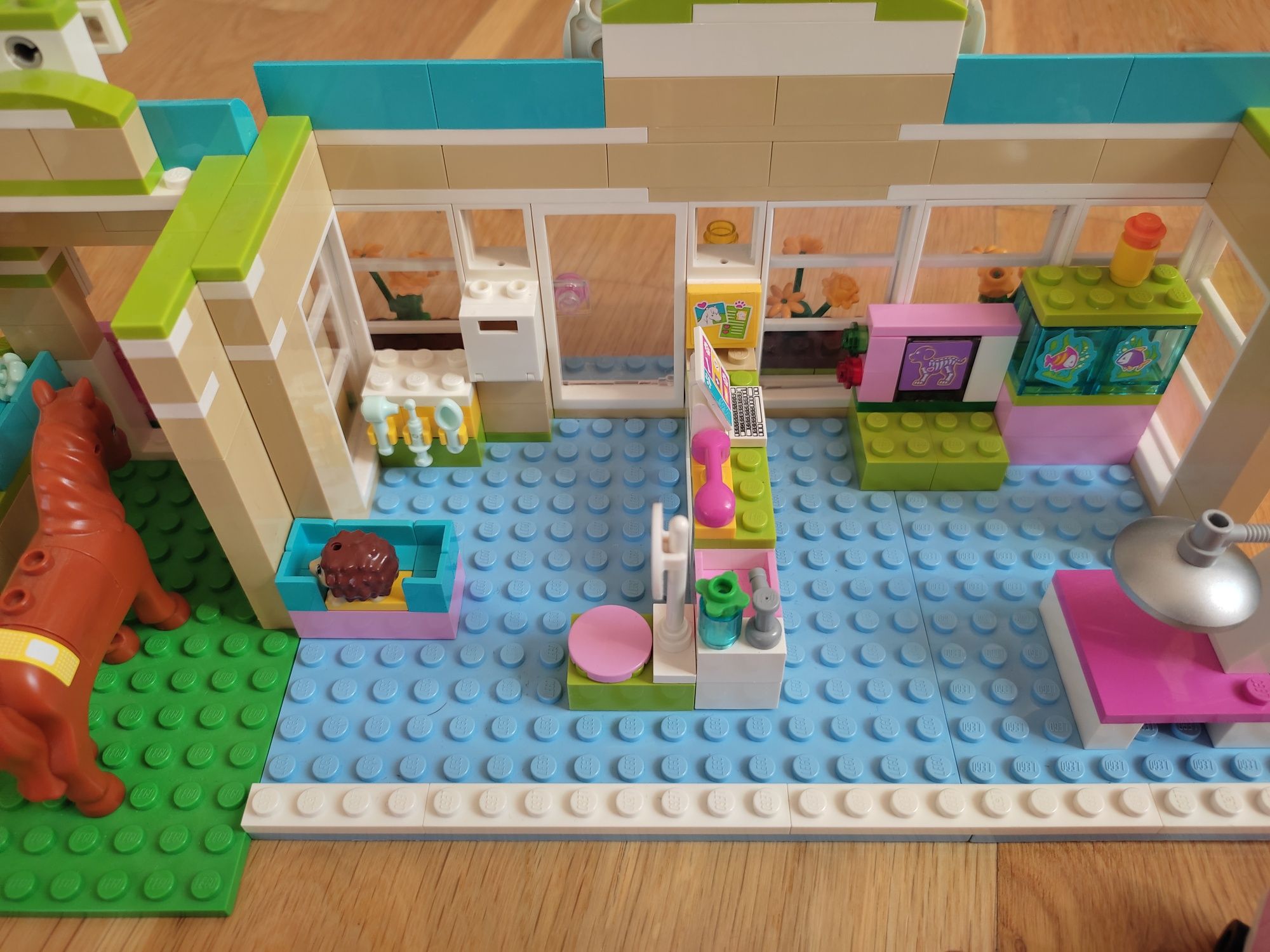 zestawy LEGO friends 3188 Weterynarz+ 41125 przyczepa lecznicza dla ko