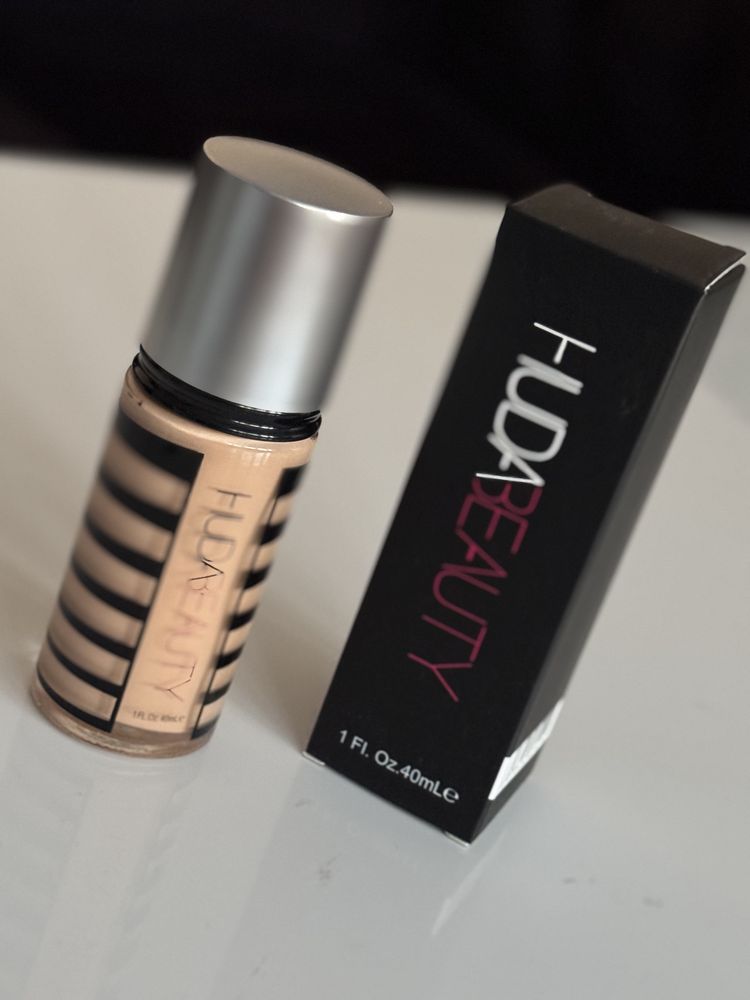 Podkład pod makijaż Huda Beauty nr 15