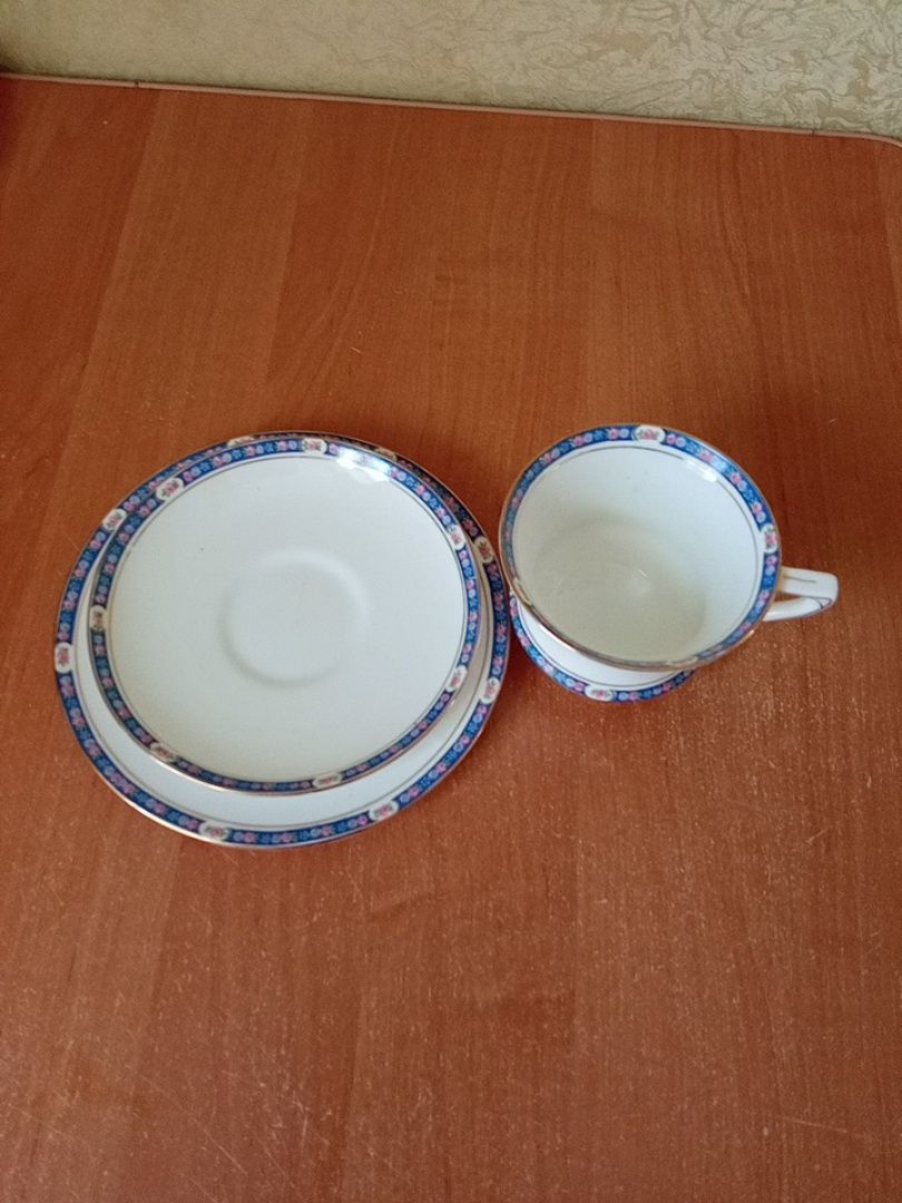 Чашки та чайні тріо