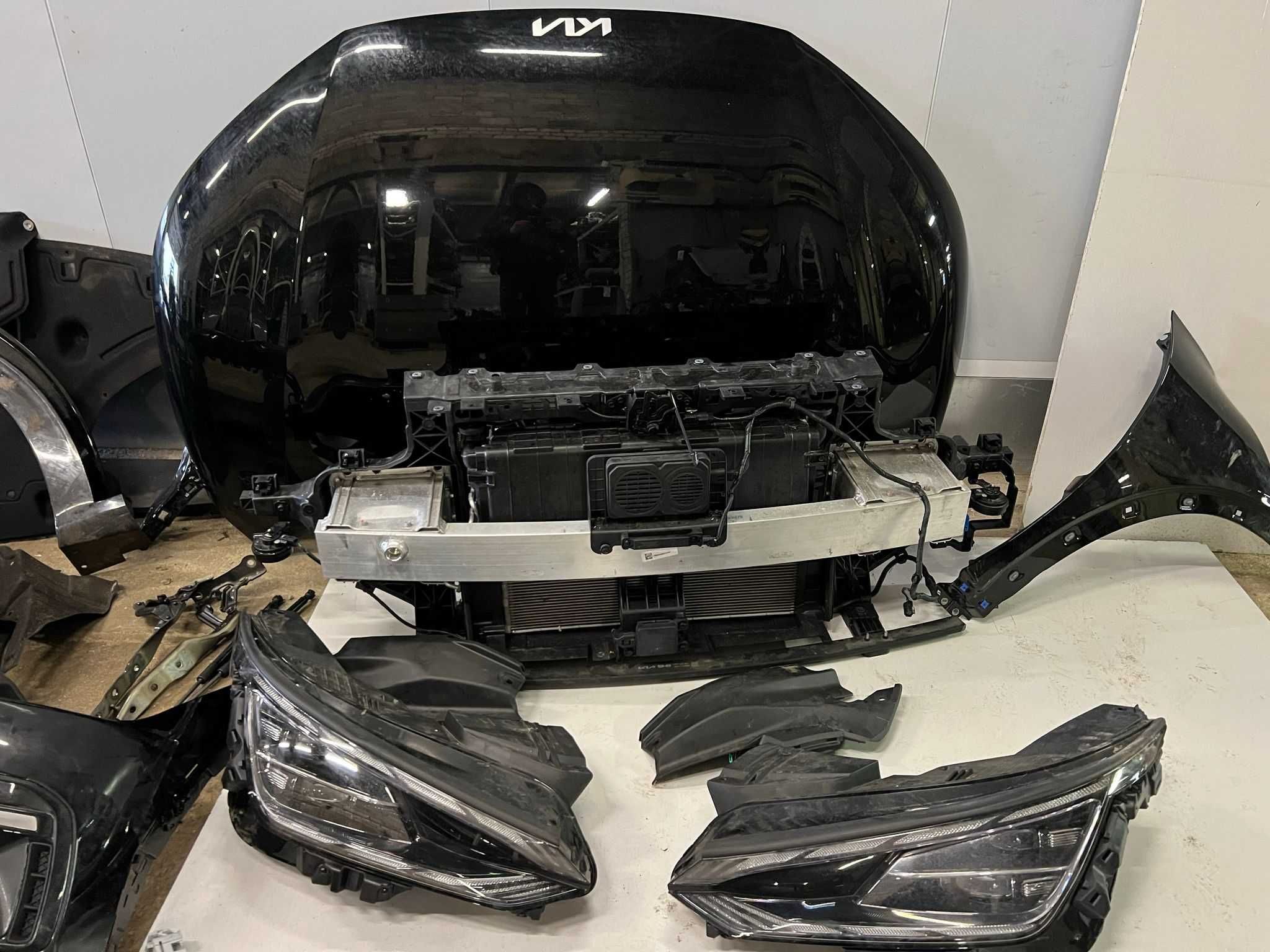 передок Kia EV6, фари, бампер, капот, крило, радіатор, фонарі