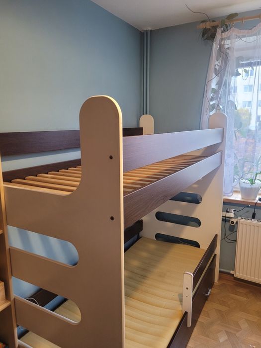 Łóżko piętrowe z szufladą