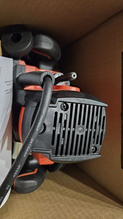 Фрезер Makita M3602 оснащен мощным двигателем мощностью 1650 Вт, что о