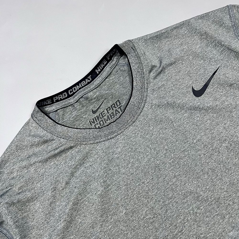 Чоловіча компресійна футболка Nike Pro Combat