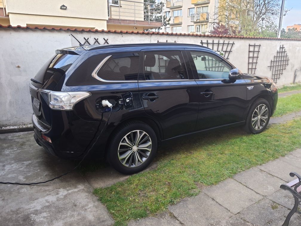 Mitsubishi Outlander PHEV Intense + LPG