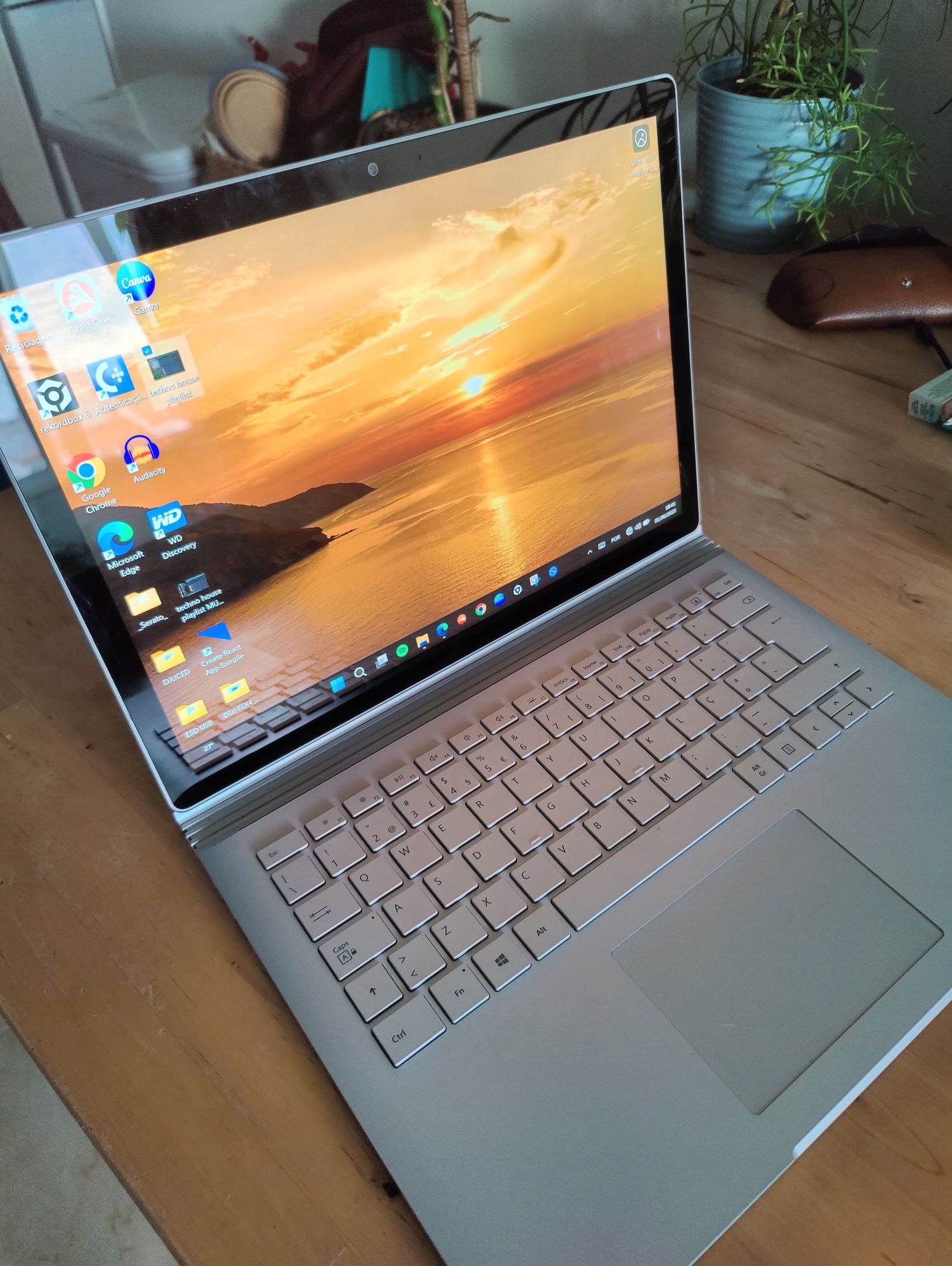 Vendo Surface Book 2 (com caneta)