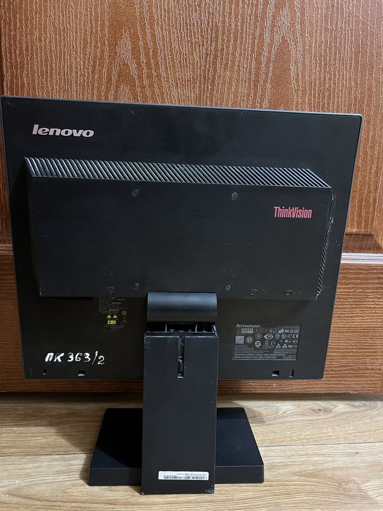 Відам монітор Lenovo ThinkVision
