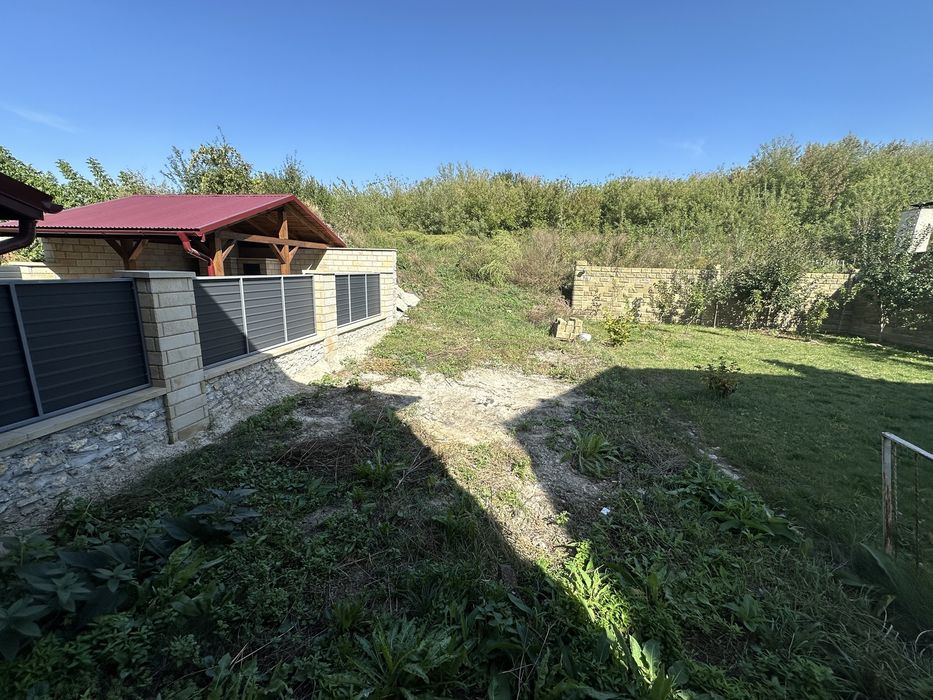 Продається затишний котедж в Кленовому гаю.