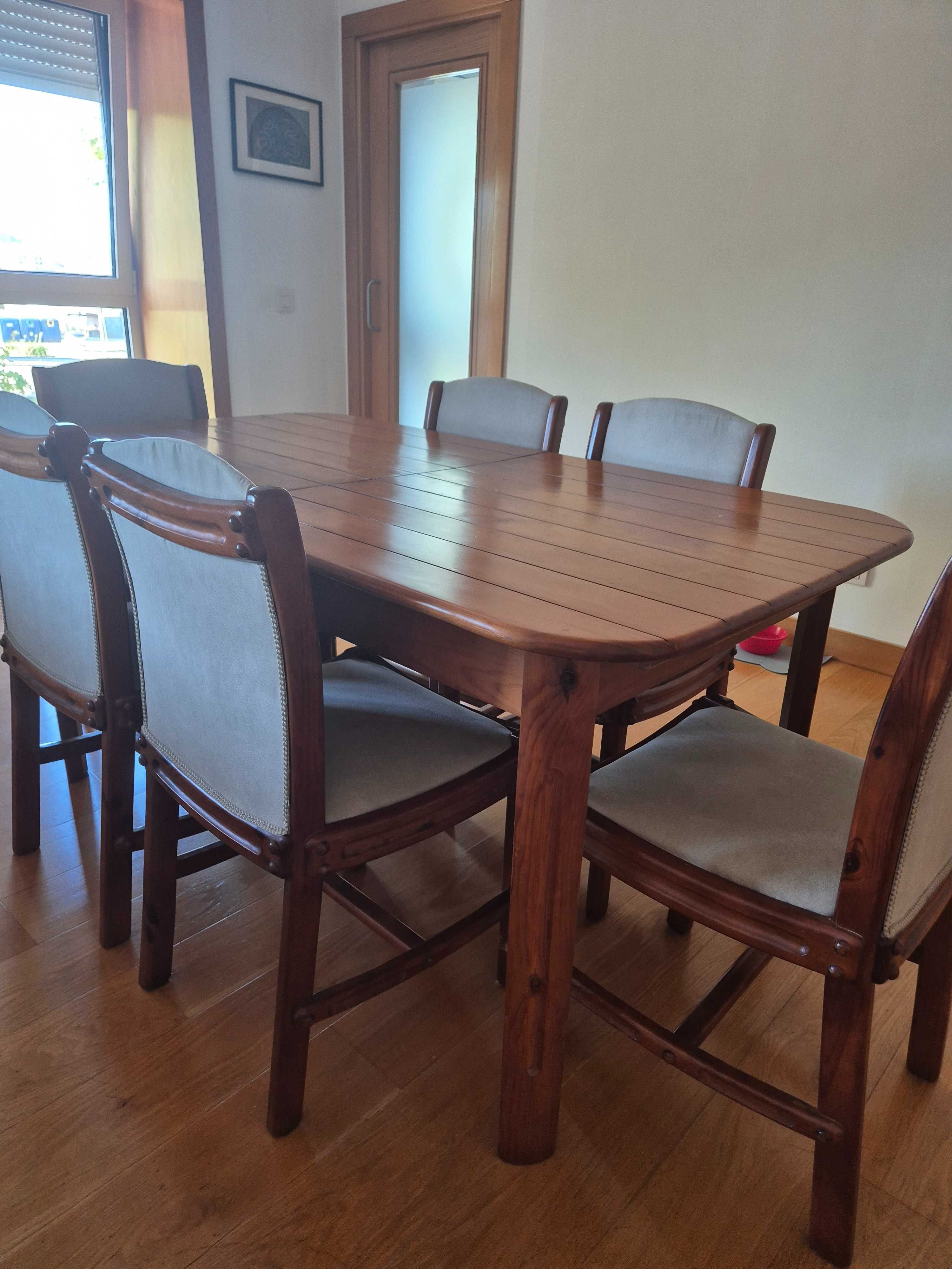Mesa de Jantar em Madeira Maciça com 6 Cadeiras