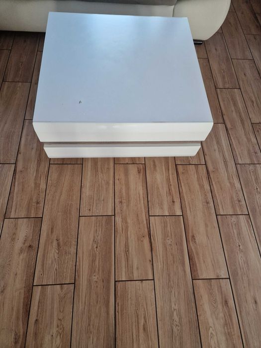 Stolik kawowy do salonu