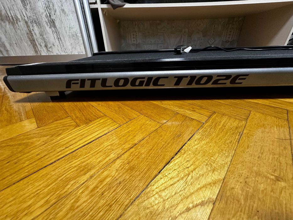 Бігова доріжка FitLogic T102E