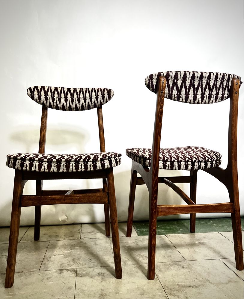 Krzesla Prl R. Halas Grzybek 200-190 orzech mat vintage reniwacja
