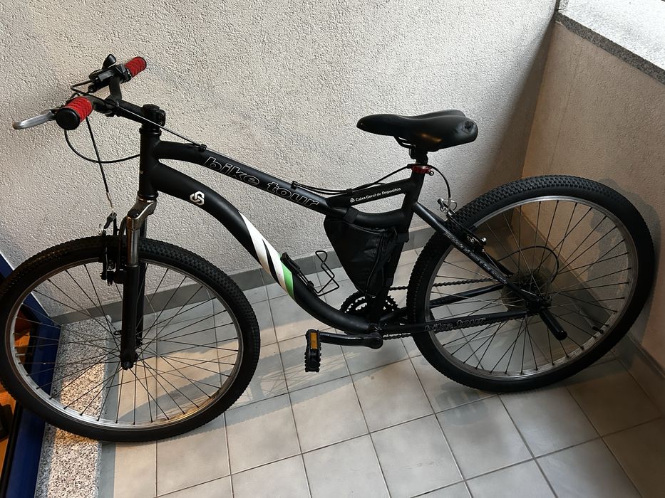Bicicleta "Bike Tour" em ótimo estado - pneus, freios e marchas novos!