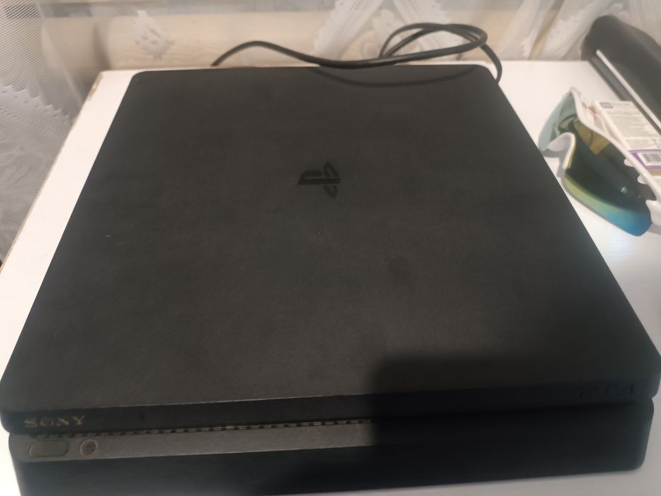 Ps4 slim в хорошем состояние