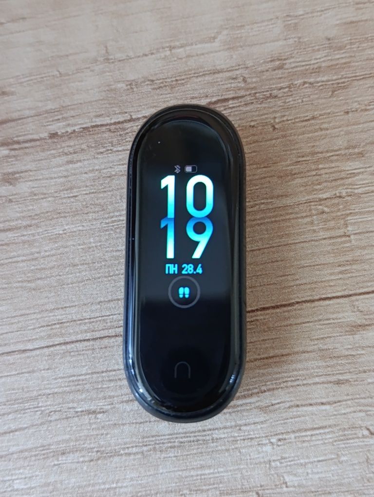 Фітнес браслет Mi Smart Band 4 + зарядка та 3 браслети