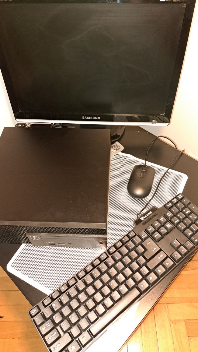 Komputer stacjonarny mini DELL D11S002 monitor tp linkWf Samsung