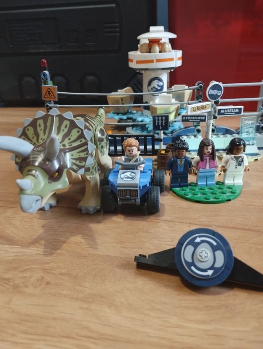 LEGO jurasic zestaw nr 75937