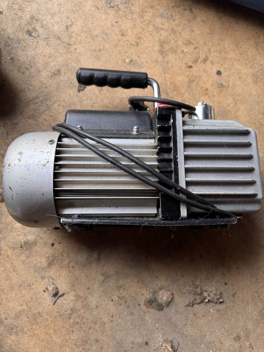 Вакуумний насос.