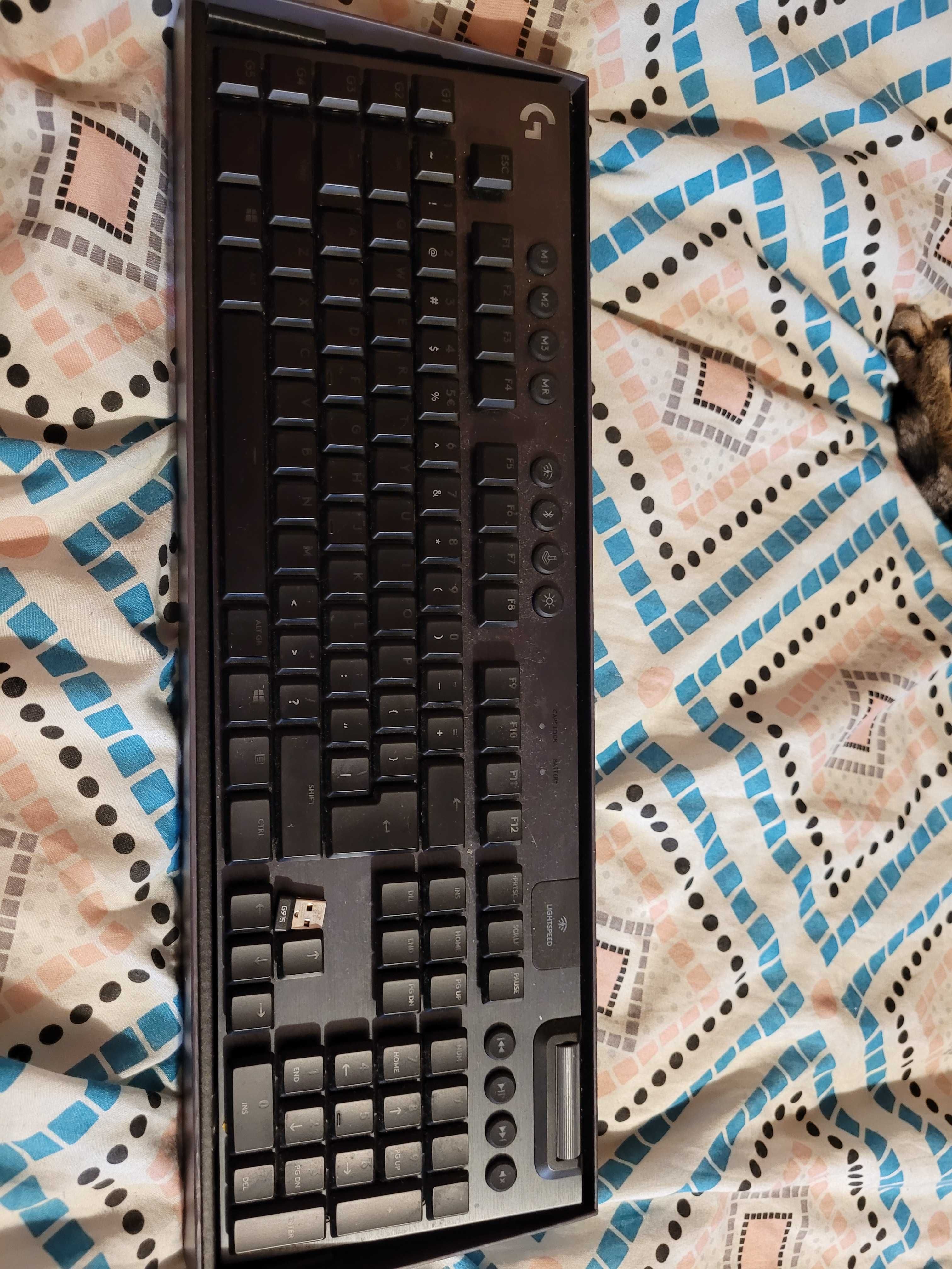 Logitech G915 Lightspeed Clicky - Pełnowymiarowa - Używana/Uszkodzona