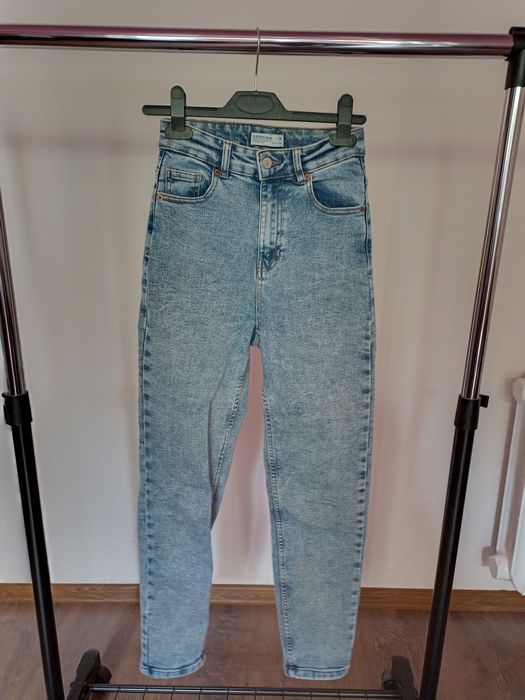 Джинси з високою посадкою