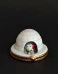 Porcelanowa szkatułka Limoges – igloo z białym niedźwiedziem.