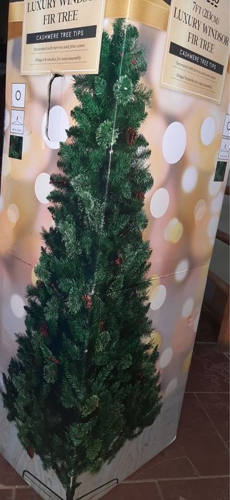 Ялинка,ялинка з шишками