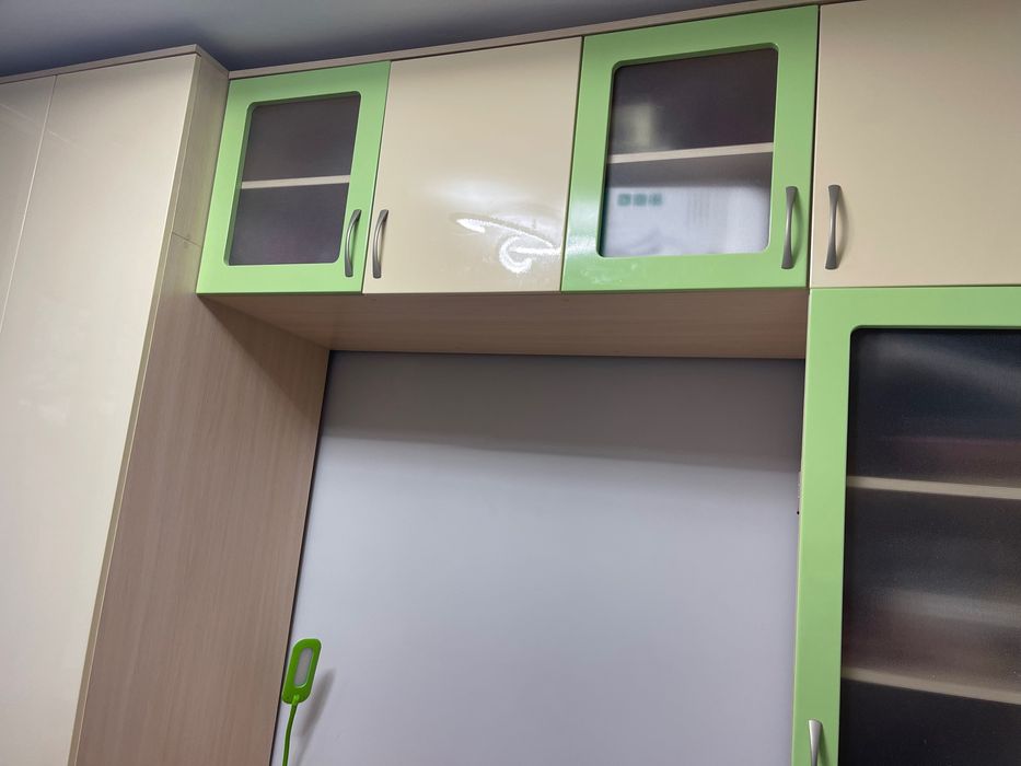 Комплект меблі в дитячу кімнату