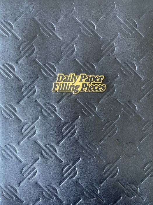 Шкіряна сумочка з колаборації daily paper&filling pieces