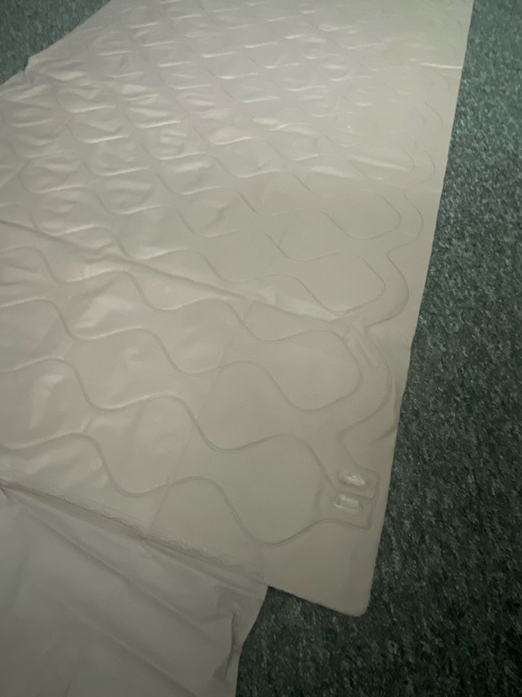Materac przeciwodlezynowy z kompresorem