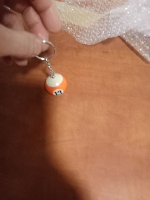 Breloczek w kształcie bili 13