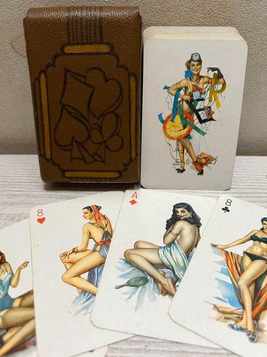 Карты игральные Красивые девушки, .ГДР, ню, старые, редкие