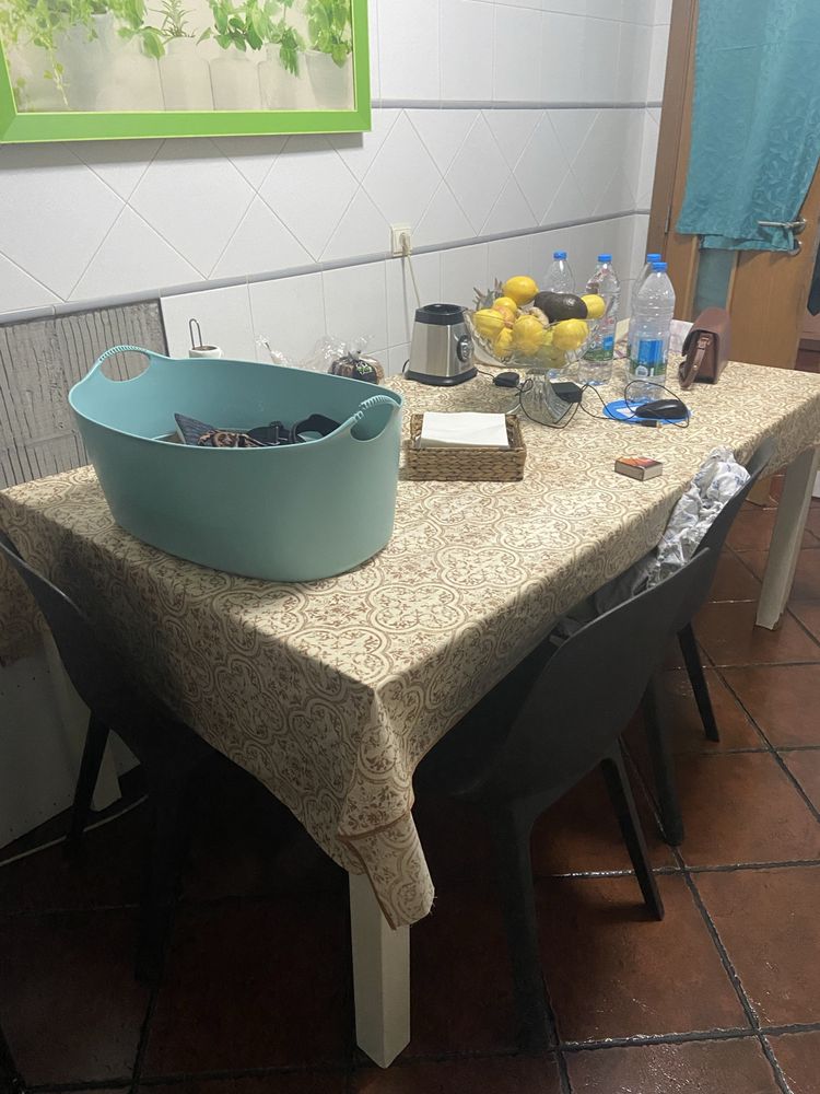 Mesa extensiva IKEA em muito bom estado